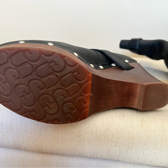 Like New Ugg Platform Boots - Picture 5 of 8